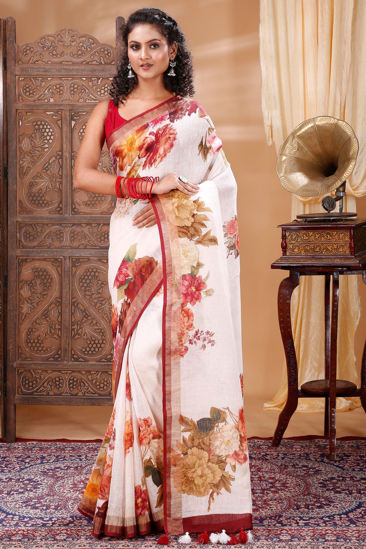 ELEVATE YOUR WAREDROBE WITH THIS LINEN SAREE