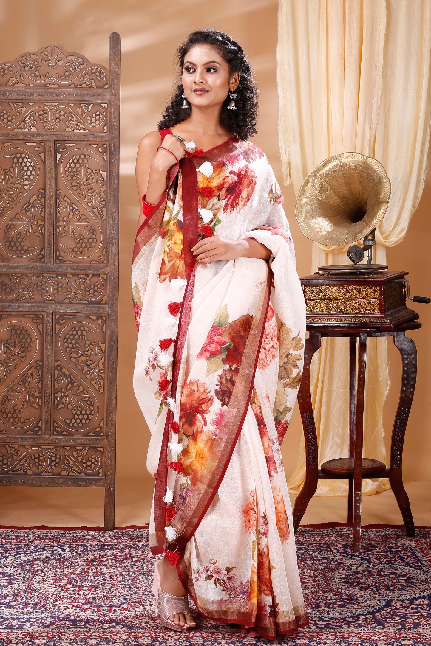 ELEVATE YOUR WAREDROBE WITH THIS LINEN SAREE